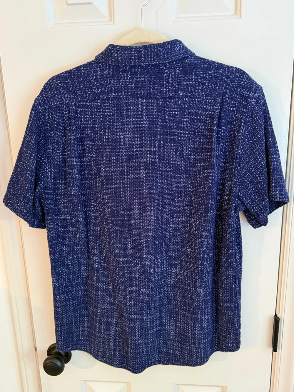 Men's Short-Sleeve Button-Up Shirt in Navy Blue - Picture 2 of 4